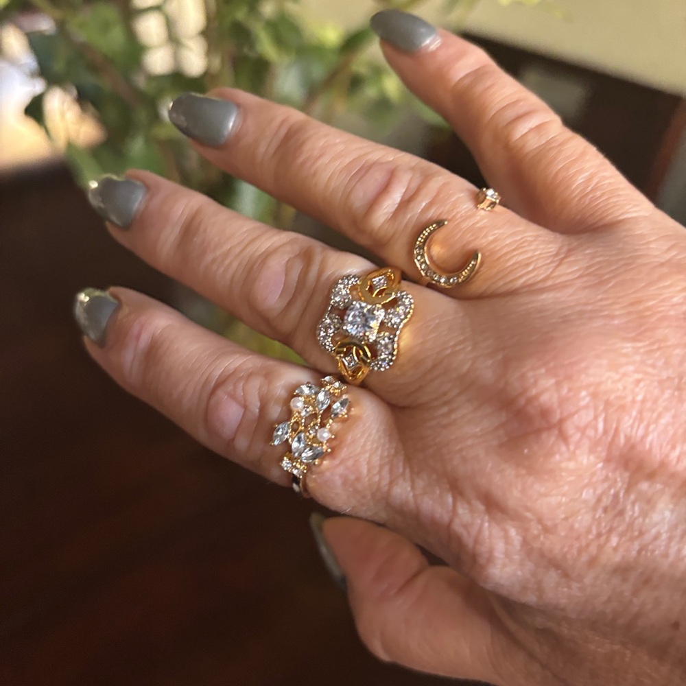 Elegant Gold and Silver Women's 3 Ring Set
Size 8